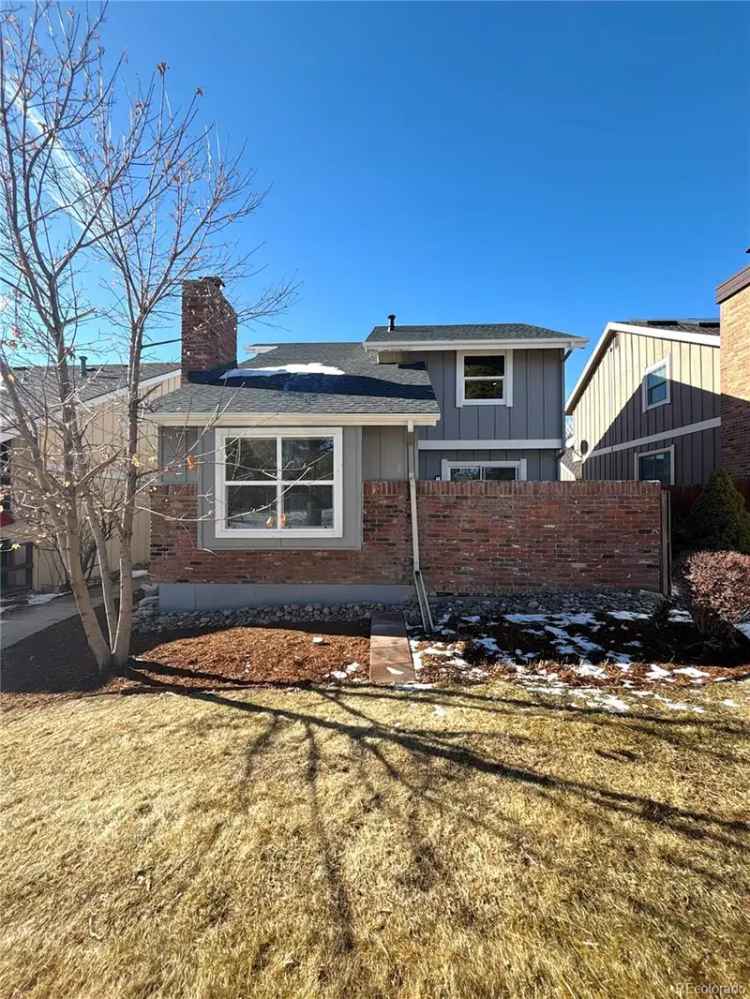 Single-family house For Sale in 7585, South Rosemary Circle, Centennial, Colorado