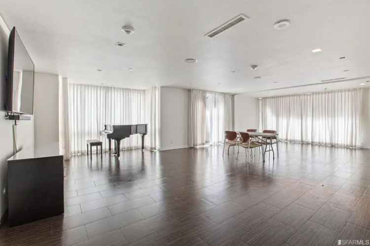 Condo For Sale in San Francisco, California