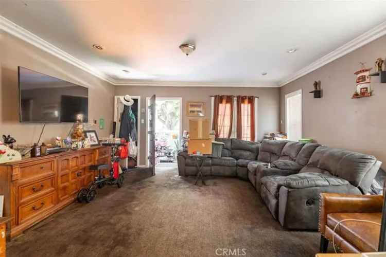 Multi-family house For Sale in 5154, Romaine Street, Los Angeles, California