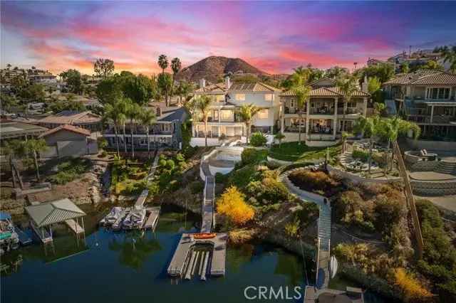 Single-family house For Sale in Canyon Lake, California