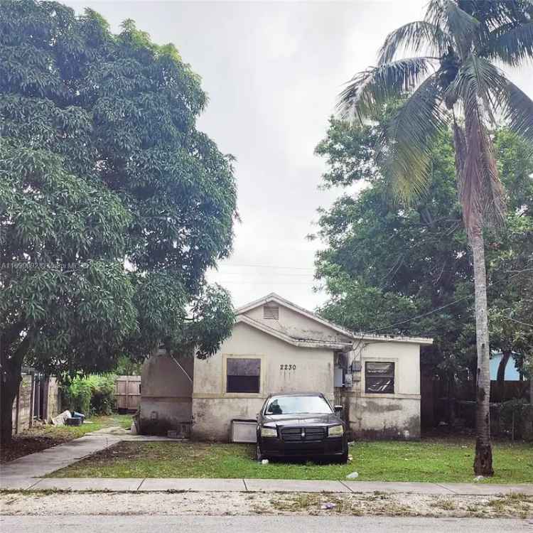 Single-family house For Sale in 2230, Northwest 92nd Street, Hialeah, Florida