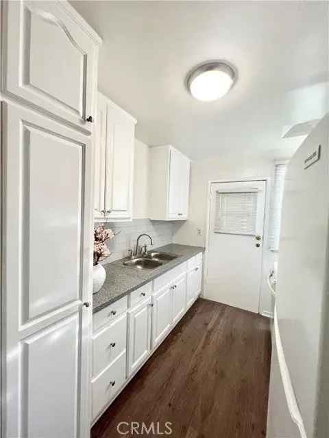 Single-family house For Sale in 5648, Clemson Street, Los Angeles, California