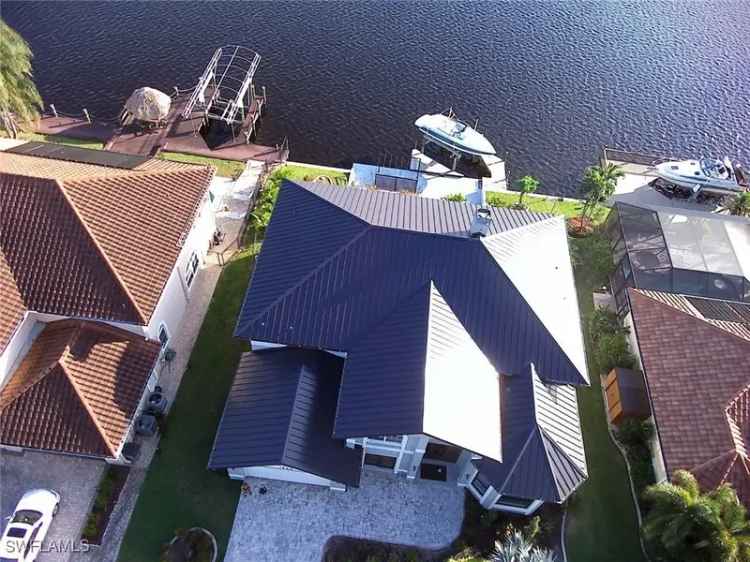 Single-family house For Sale in Cape Coral, Florida