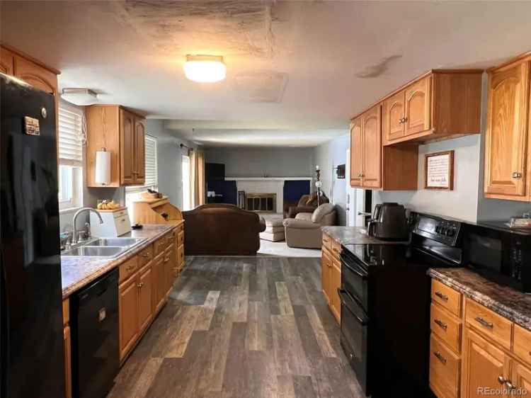 Single-family house For Sale in Westminster, Colorado