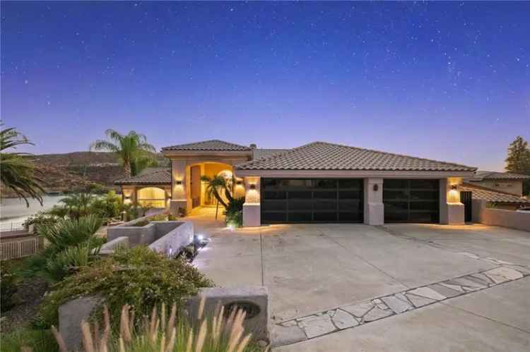 Single-family house For Sale in Canyon Lake, California