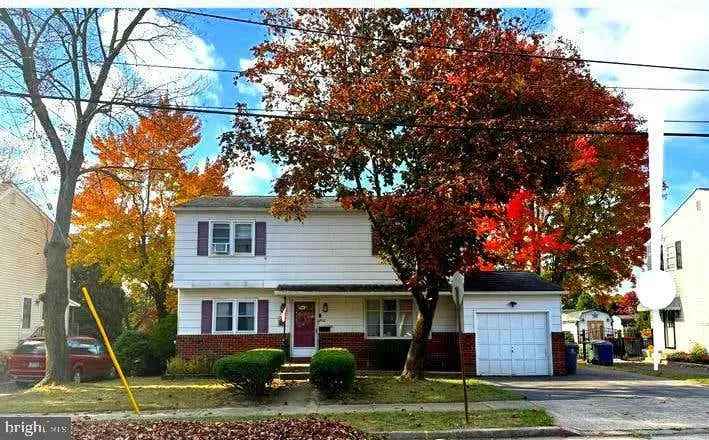 Single-family house For Sale in Abington Township, Pennsylvania