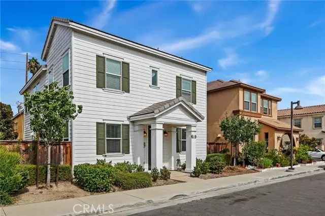 Single-family house For Sale in Santa Ana, California