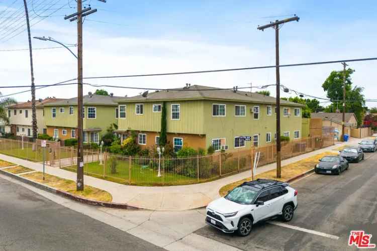 Multi-family house For Sale in 6955, Fulton Avenue, Los Angeles, California