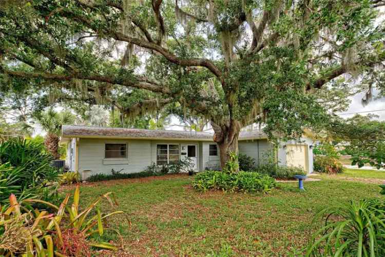 Single-family house For Sale in 110, South Oxford Drive, Englewood, Florida