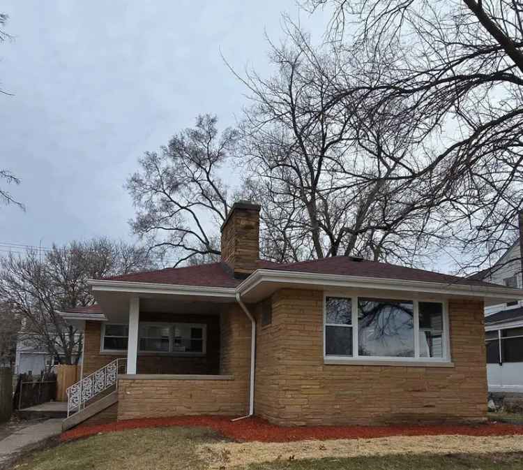 Single-family house For Sale in 4632, Van Buren Street, Gary, Indiana