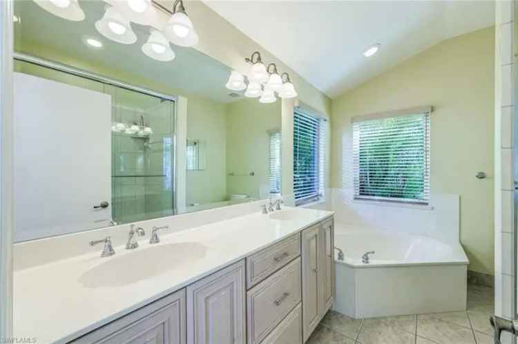 Single-family house For Sale in 1135, 26th Avenue North, Naples, Florida