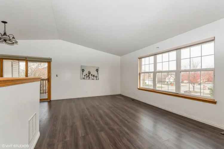 Condo For Sale in 5301, West 109th Street, Oak Lawn, Illinois