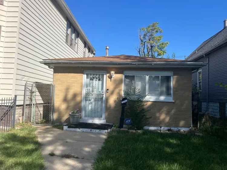 Single-family house For Sale in 204, West 111th Place, Chicago, Illinois