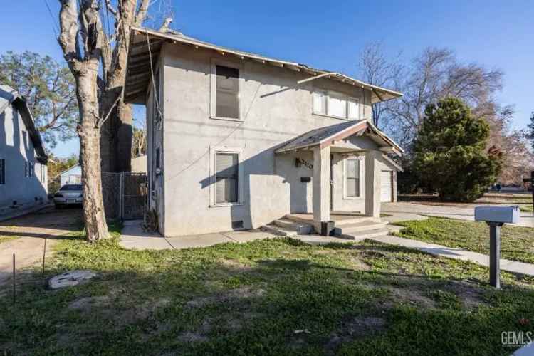 Single-family house For Sale in 2110, Bank Street, Bakersfield, California