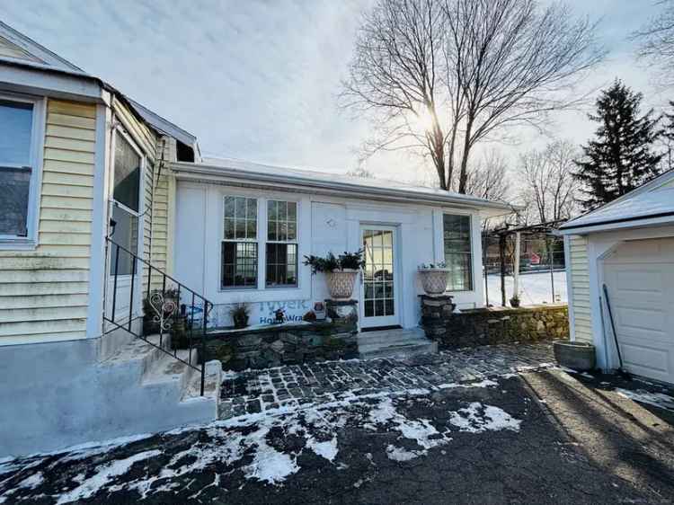 Single-family house For Sale in 24, Thorpe Street, North Haven, Connecticut