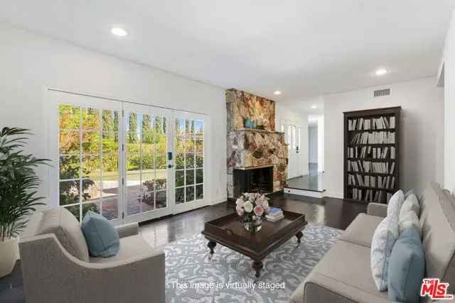 Single-family house For Sale in 4645, Petit Avenue, Los Angeles, California