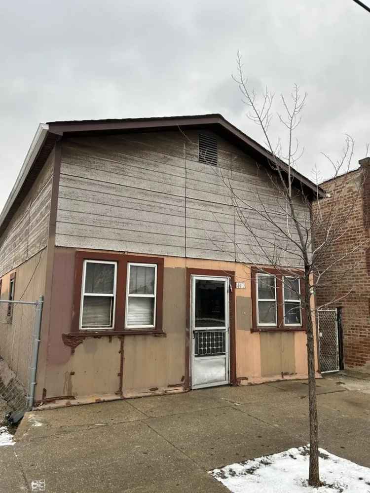 Single-family house For Sale in 2500, West 47th Street, Chicago, Illinois