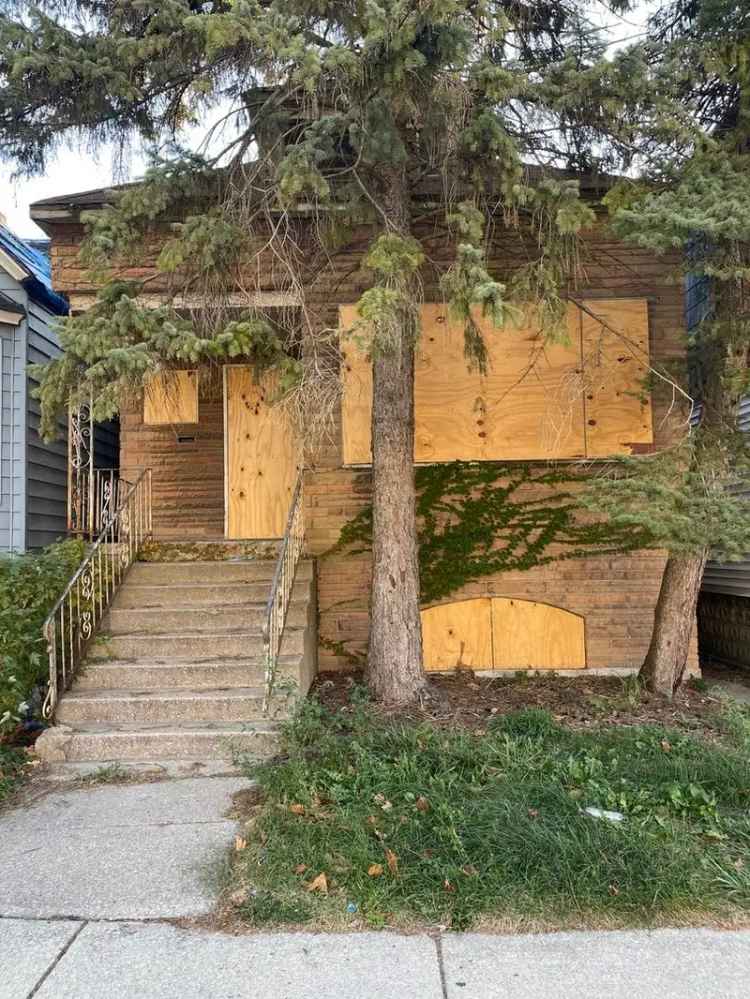 Single-family house For Sale in 8041, South Burnham Avenue, Chicago, Illinois