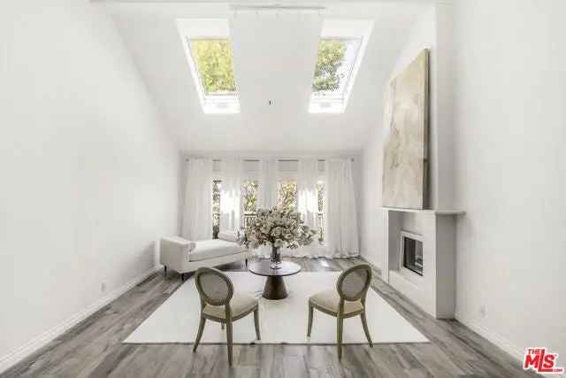 Condo For Sale in Newport Beach, California