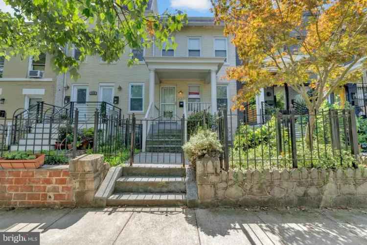 House For Sale in 627, Morton Place Northeast, Washington, District of Columbia