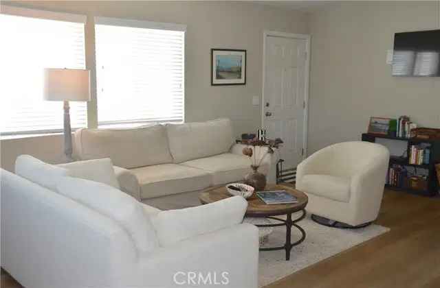 Single-family house For Sale in 298, Lexington Circle, Newport Beach, California