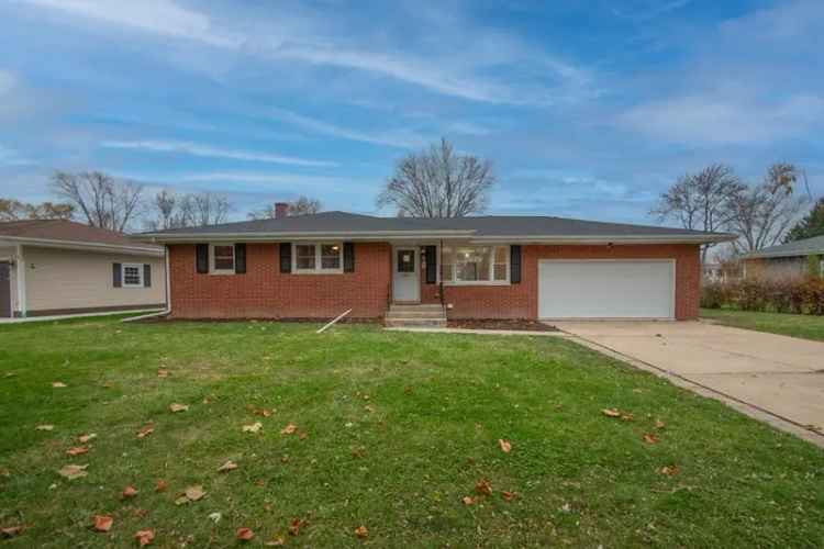 Single-family house For Sale in 309, Sherwood Drive, Crown Point, Indiana