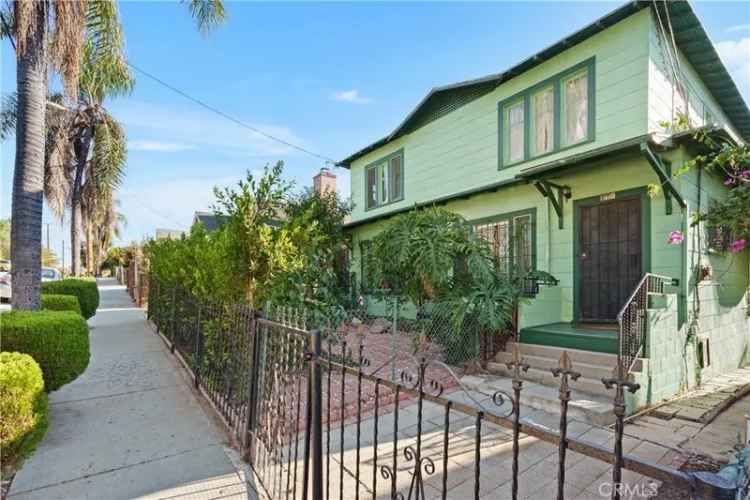 Multi-family house For Sale in 1446, Calumet Avenue, Los Angeles, California