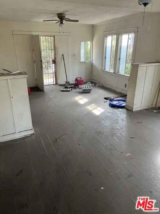 Multi-family house For Sale in 1733, South Longwood Avenue, Los Angeles, California