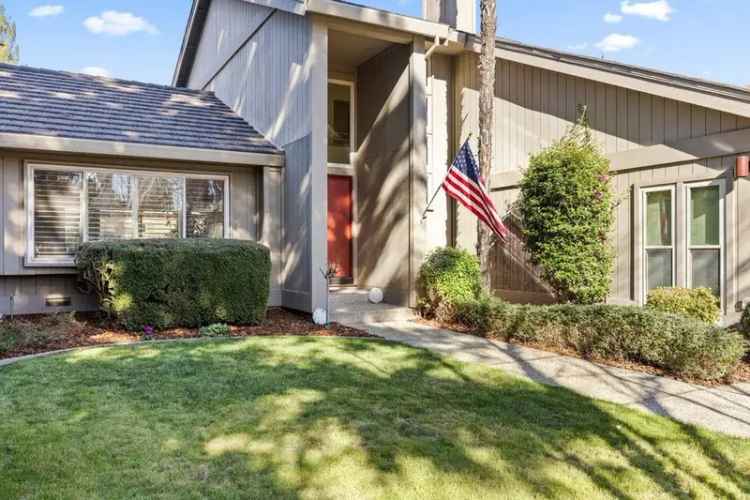 Single-family house For Sale in 1104, Rio Cidade Way, Sacramento, California