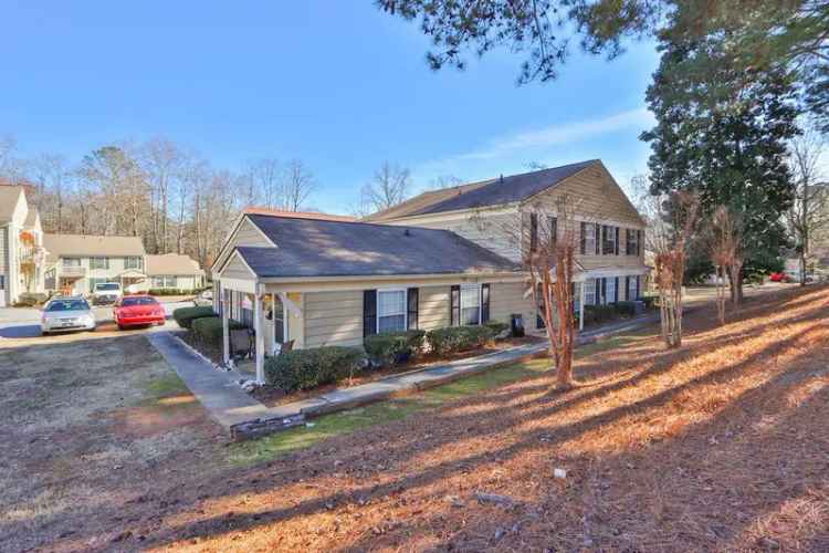 Condo For Sale in 1352, Old Coach Road Southwest, Marietta, Georgia