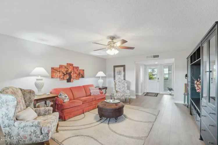 Single-family house For Sale in 17622, North Whispering Oaks Drive, Sun City West, Arizona