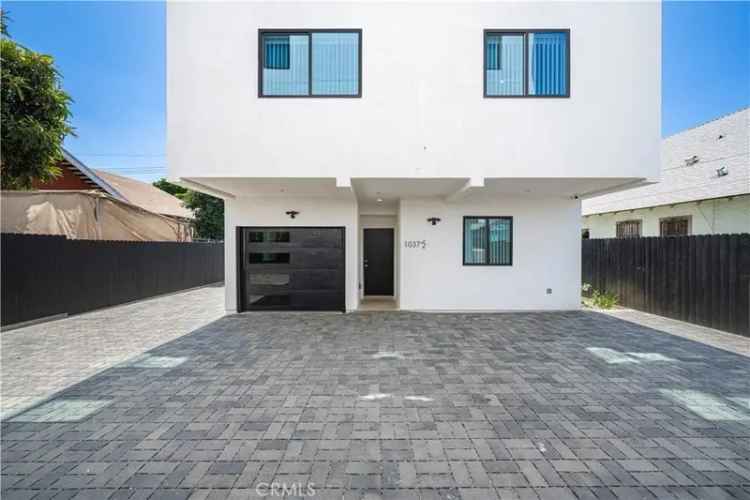 House For Sale in 1037, West 43rd Street, Los Angeles, California