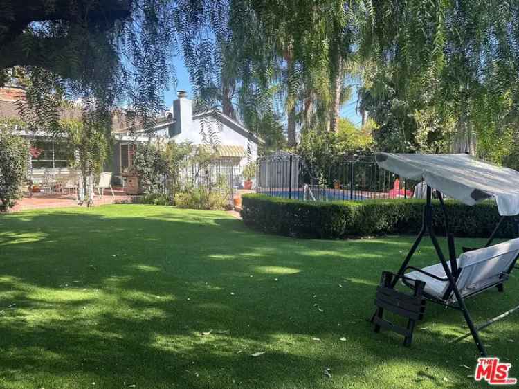 Single-family house For Sale in 14150, Hartsook Street, Los Angeles, California