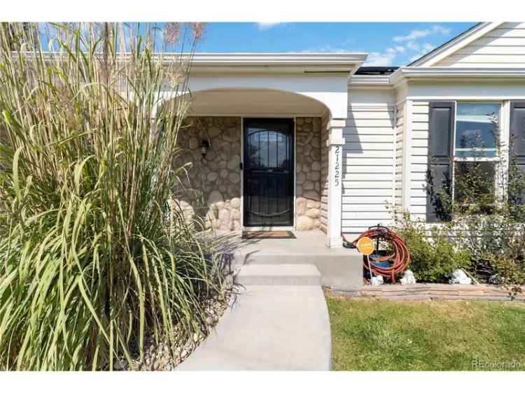 Single-family house For Sale in 21225, East Aberdeen Drive, Centennial, Colorado