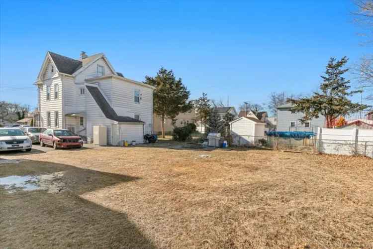 Multi-family house For Sale in 571, First Avenue, West Haven, Connecticut