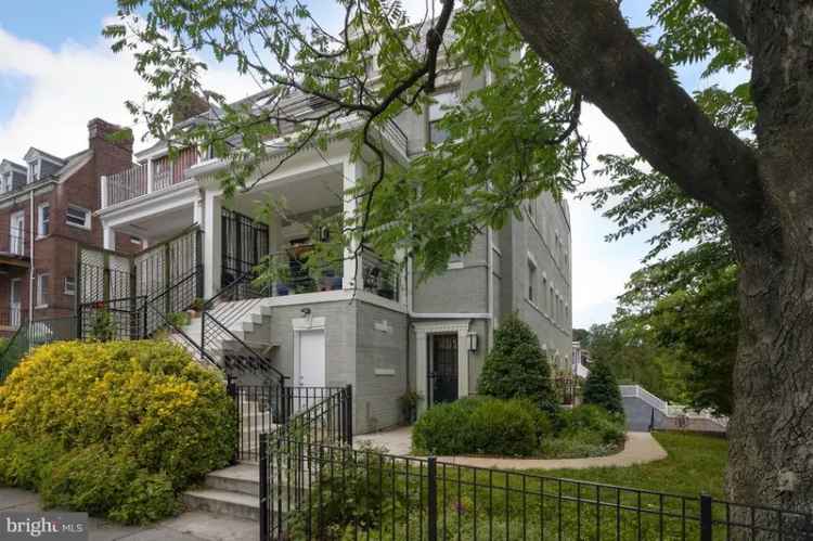 Condo For Sale in Washington, District of Columbia