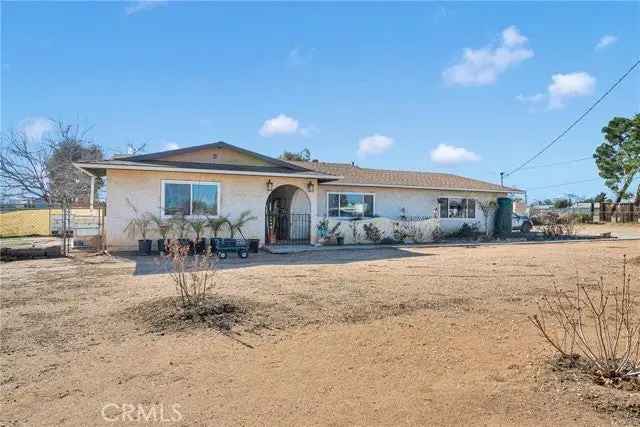 Single-family house For Sale in 15027, Wells Fargo Street, Hesperia, California