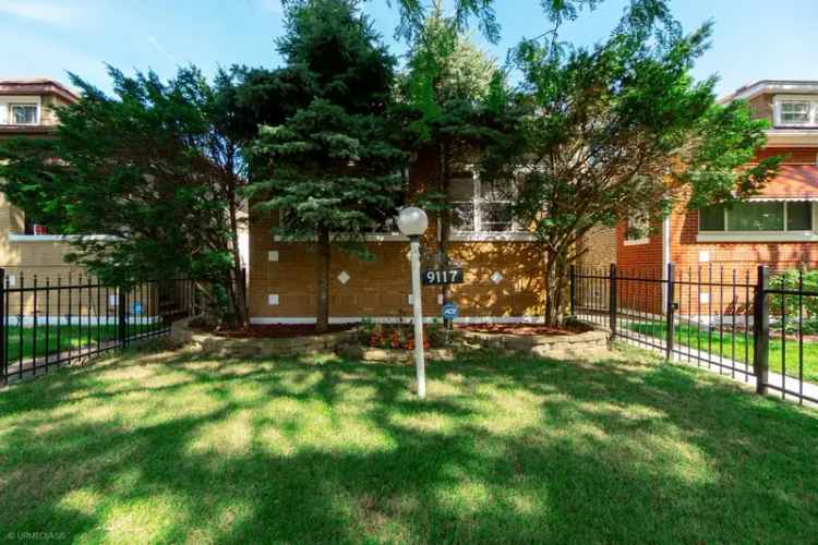 Single-family house For Sale in 9117, South Racine Avenue, Chicago, Illinois