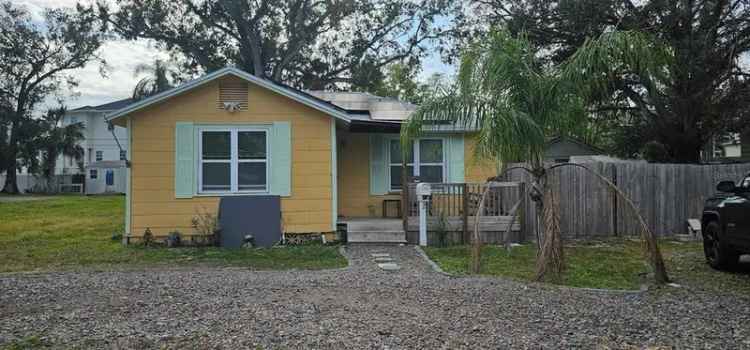 Single-family house For Sale in 6404, Pershing Street Northeast, Saint Petersburg, Florida