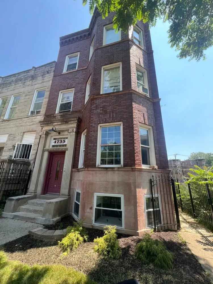 Multi-family house For Sale in 4735, South Indiana Avenue, Chicago, Illinois