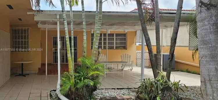 Single-family house For Sale in 3121, Southwest 23rd Street, Miami, Florida