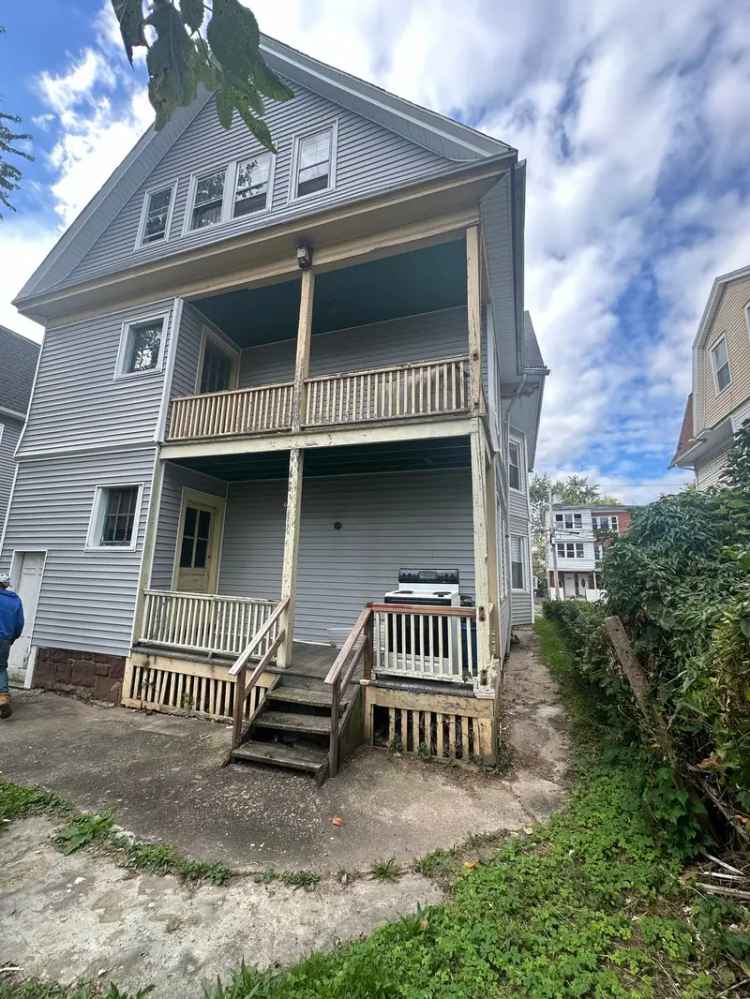 Multi-family house For Sale in 116, Baltimore Street, Hartford, Connecticut