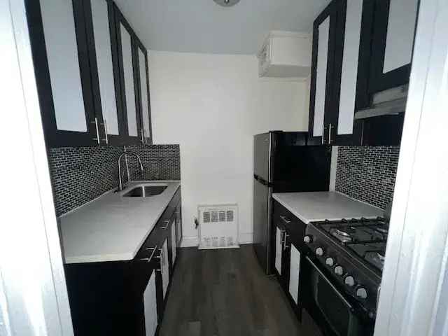 Large Studio Apartment Near B Q Subway