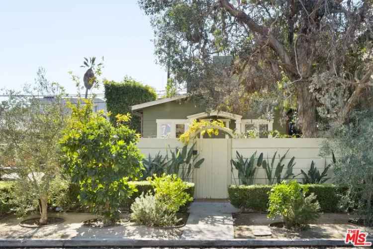 Single-family house For Sale in 532, Rialto Avenue, Los Angeles, California