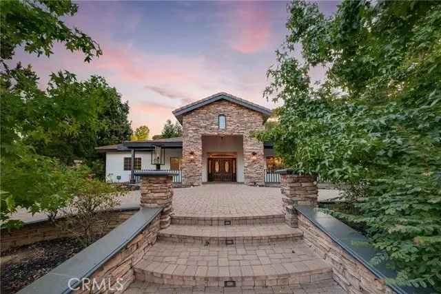 Single-family house For Sale in 235, Verbena Lane, Brea, California