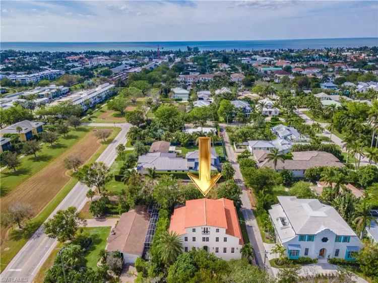 Single-family house For Sale in Naples, Florida