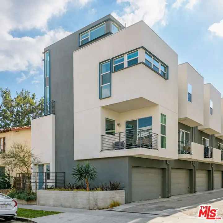 Single-family house For Sale in 8406, Blackburn Avenue, Los Angeles, California