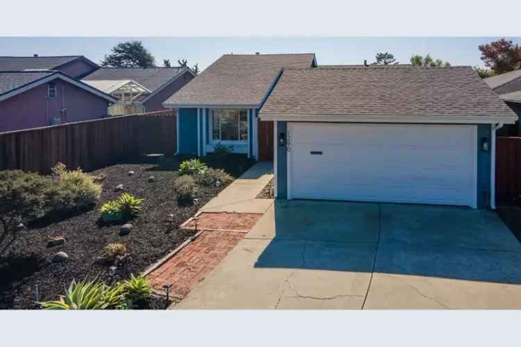 Single-family house For Sale in Half Moon Bay, California