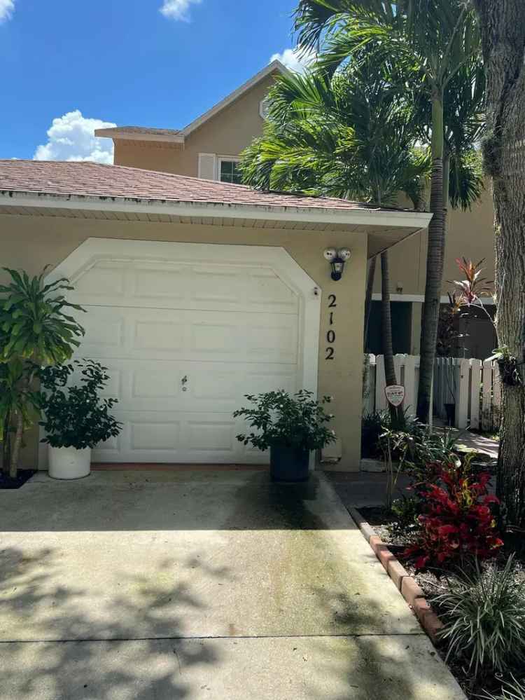 House For Sale in Greenacres, Florida