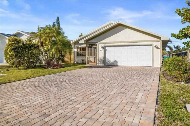 Single-family house For Sale in 683, 96th Avenue North, Florida